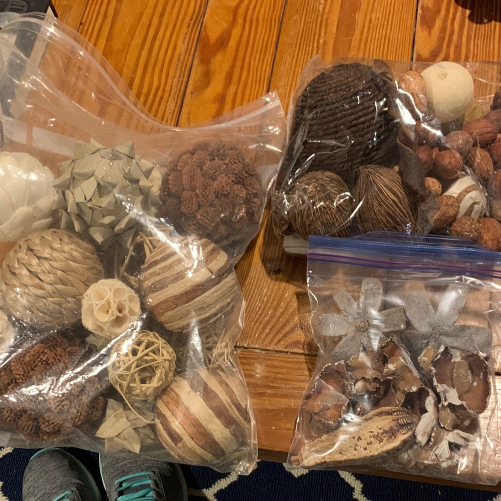 Assorted Natural Decorative Potpourri Balls and vase fillers